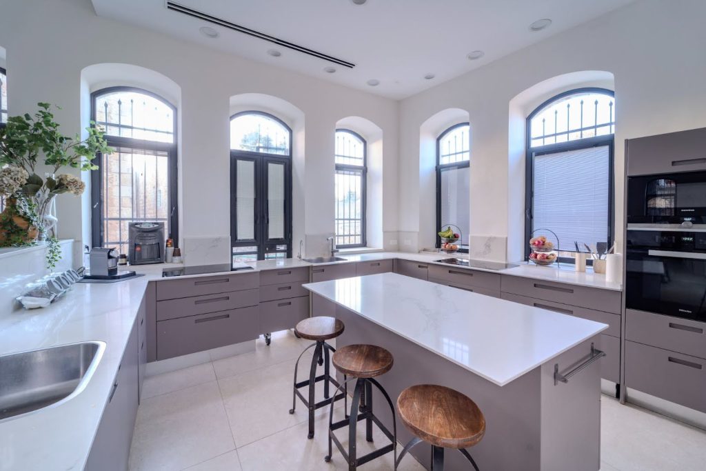 luxury mehadrin kosher kitchen old city jerusalem apartment near the kotel with island and separate areas