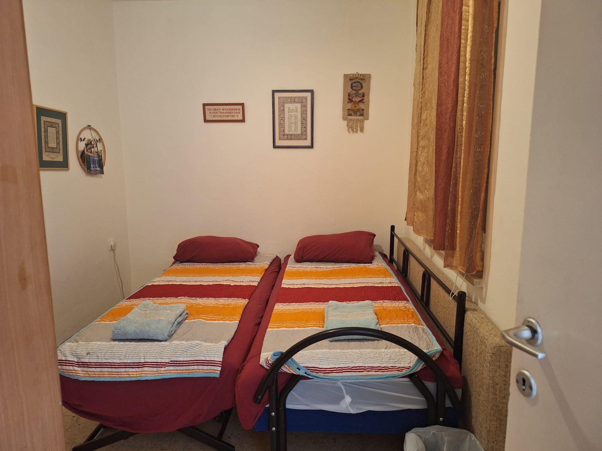 Twin bedroom in Old City Jerusalem family apartment