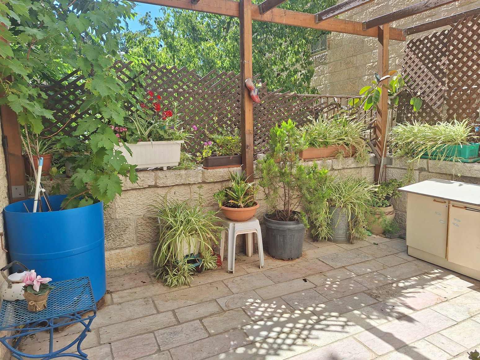 Private outdoor patio in Old City Jerusalem apartment near the Kotel