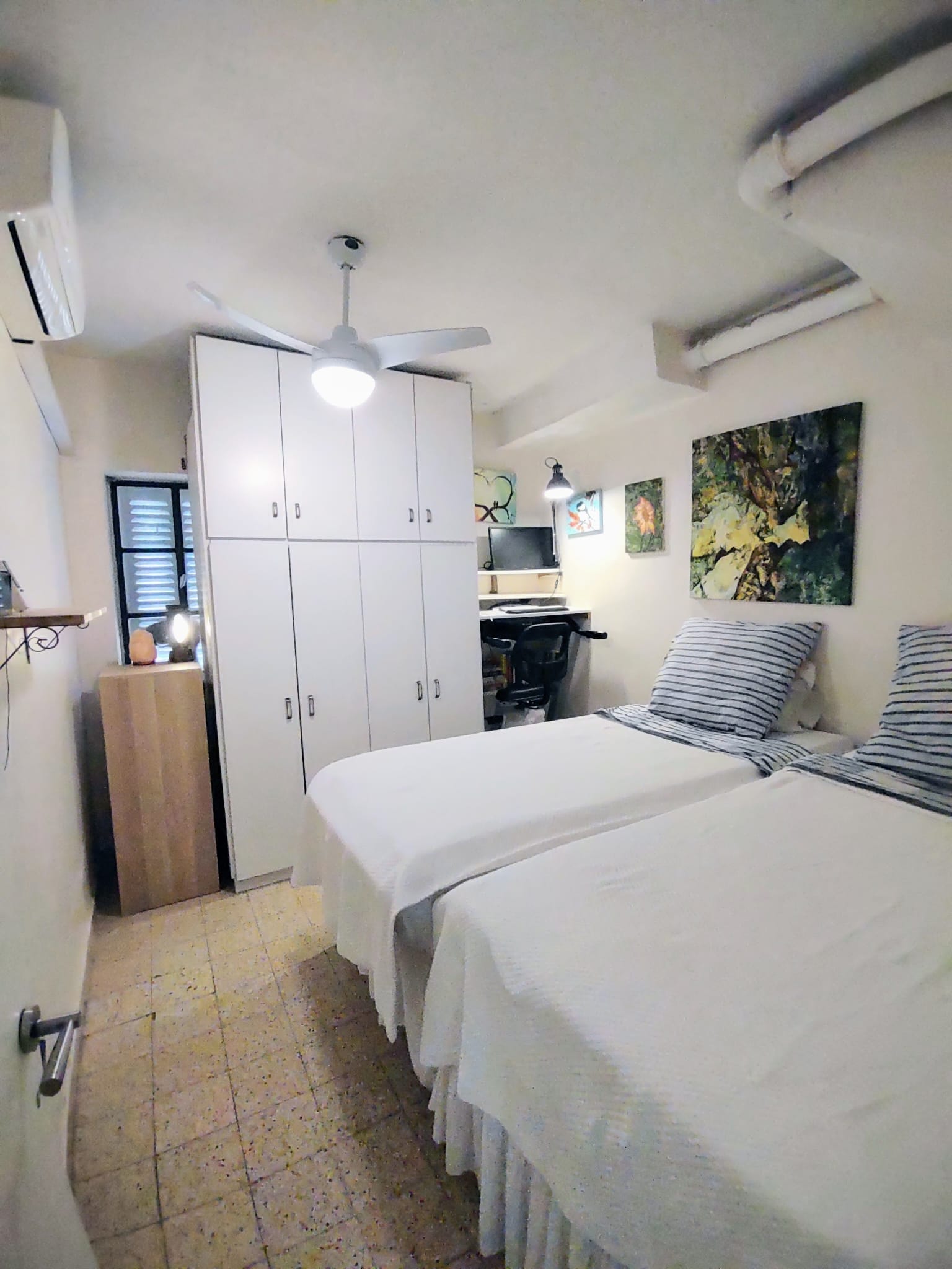 Twin bedroom in 4 bedroom Old City apartment