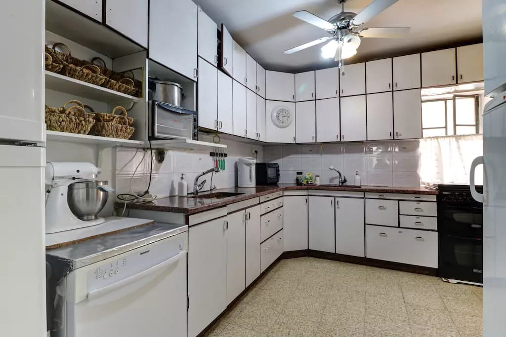 Full kitchen in 4 bedroom Old City apartment
