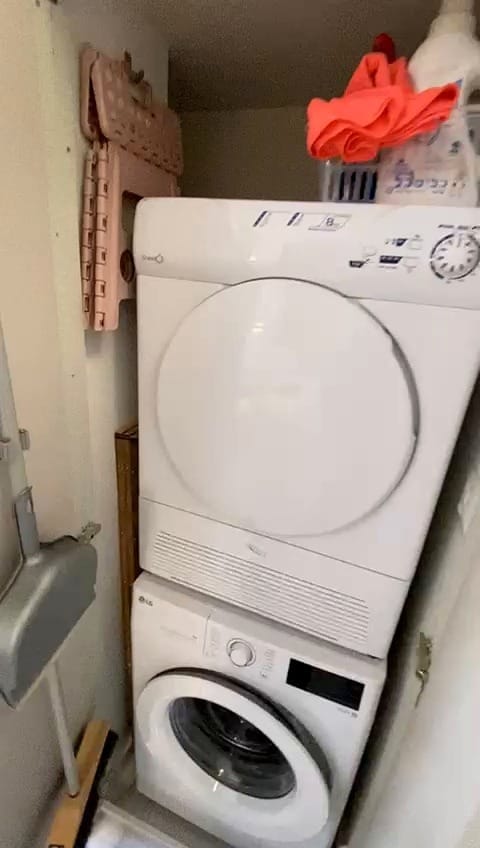 Washer dryer area in the 2 bedroom KKL Shaarei Chessed vacation apartment