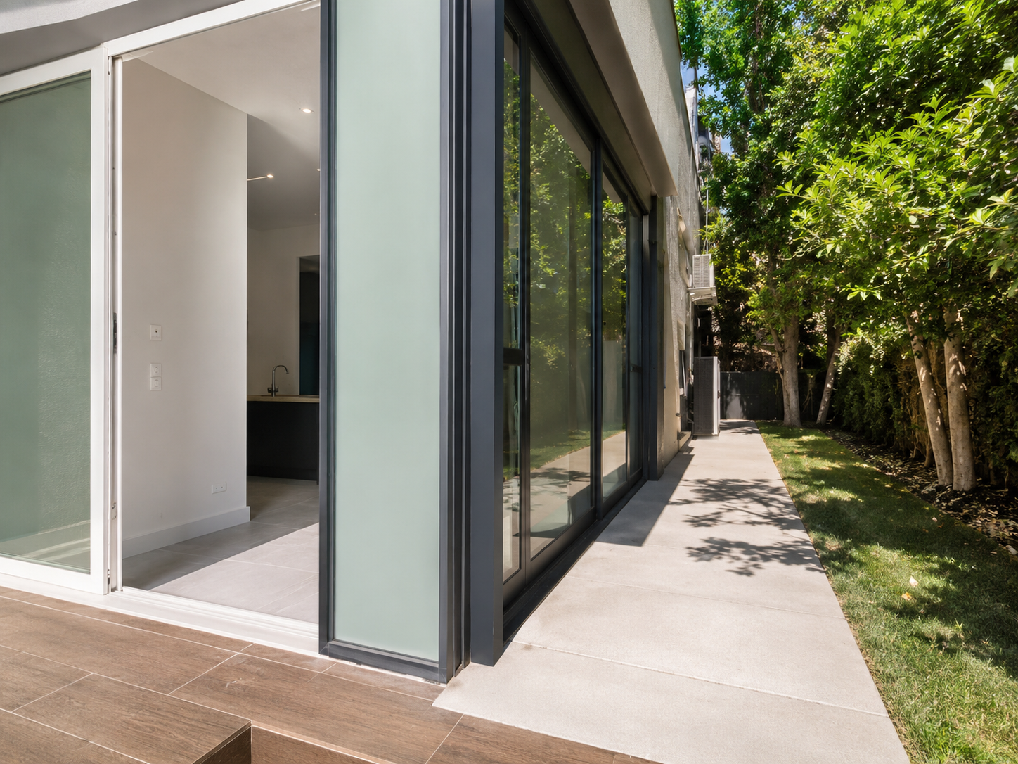 Patio entrance and garden walkway at the Ramban Luxury Rechavia apartment