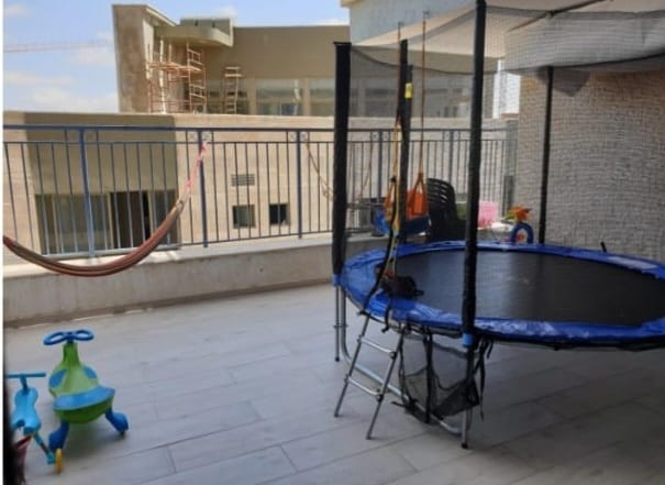 Balcony at the Yirmiyahu Romema apartment