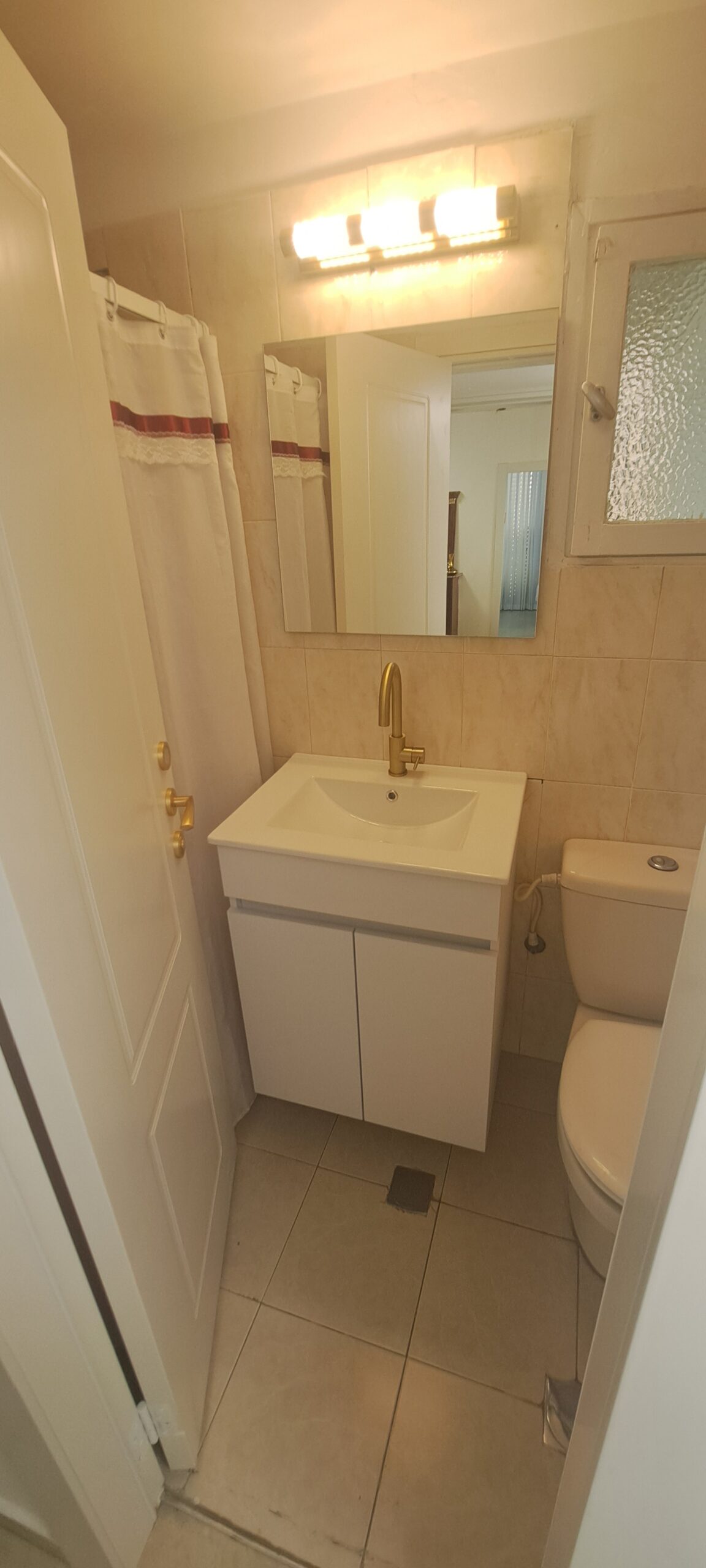 Upstairs guest WC with toilet, sink and vanity at Wolfson Villa in Jerusalem.