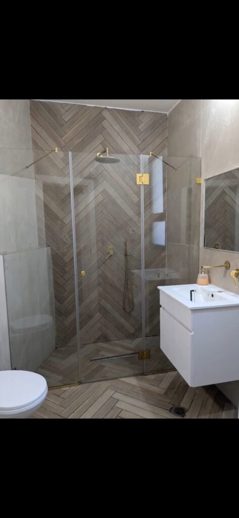 Second bathroom with glass shower at the Navon apartment in Mekor Baruch