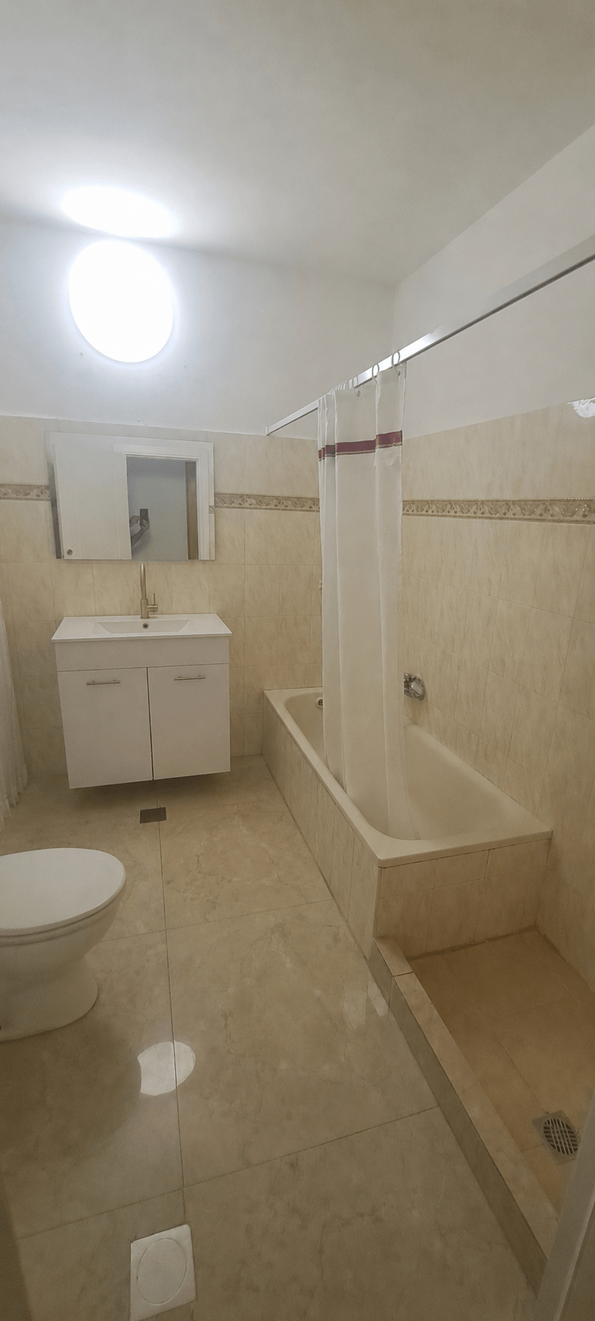 Upstairs full bathroom with bathtub at the Wolfson Villa in Rechavia, Jerusalem.