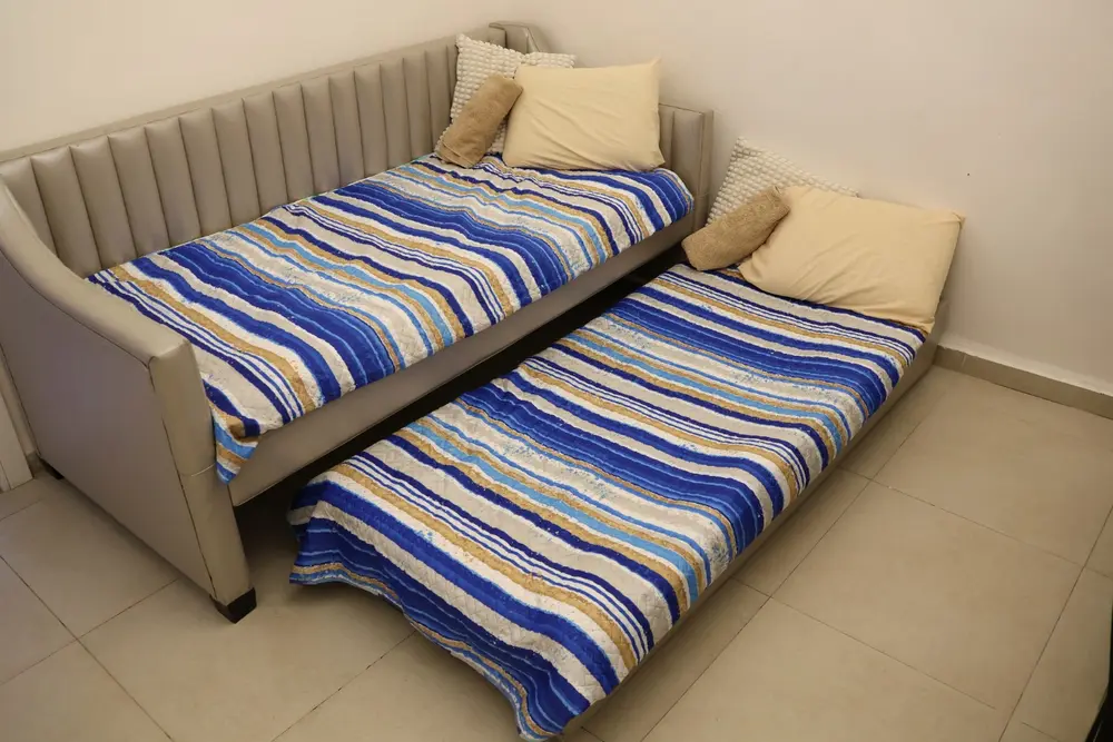 Two additional single beds opened in the dining room of the Yochanan Mizrachi apartment