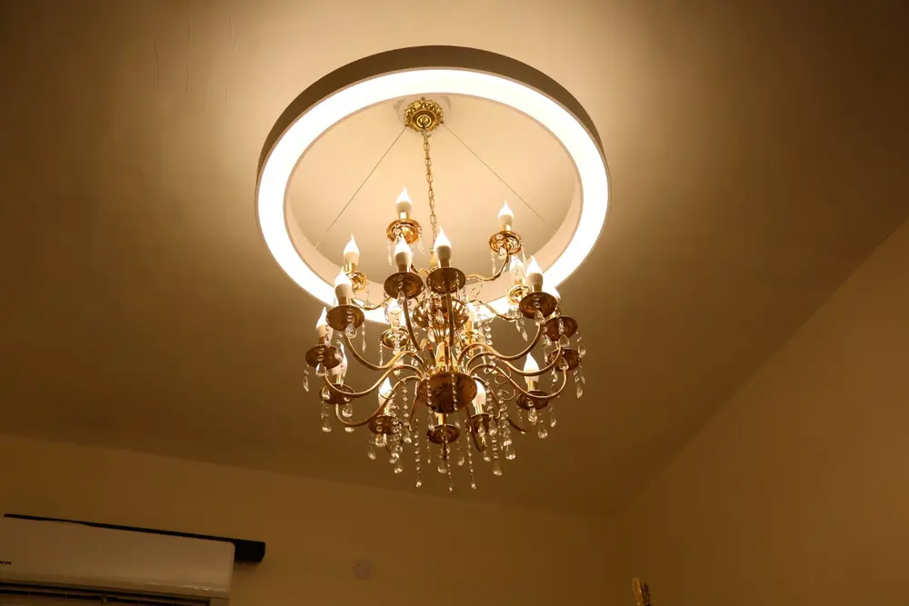 Decorative chandelier and wall-mounted air conditioning in the apartment